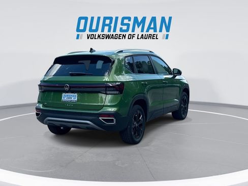 New 2026 Volkswagen Taos SE FWD image 8