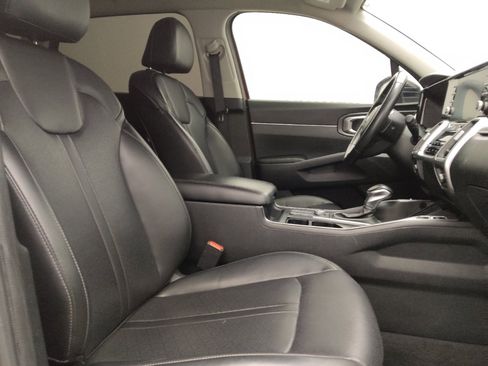 Used 2021 Kia Sorento S image 21