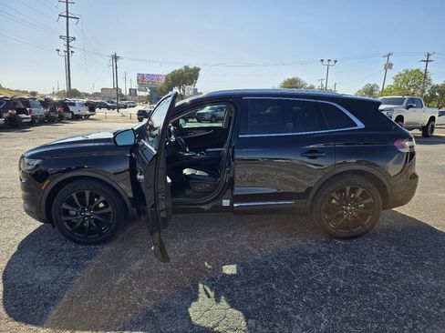 Used 2021 Lincoln Nautilus Reserve w/ Equipment Group 201A image 9