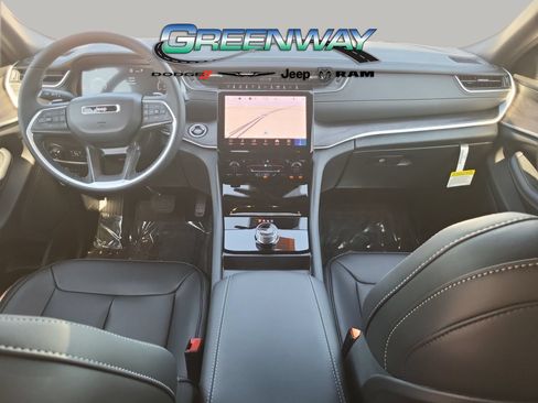 Used 2025 Jeep Grand Cherokee Limited RWD image 12