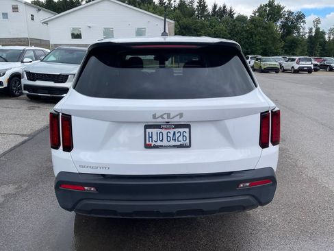 Used 2023 Kia Sorento LX FWD image 2