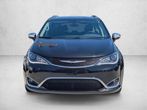 Used 2017 Chrysler Pacifica Limited FWD image 2