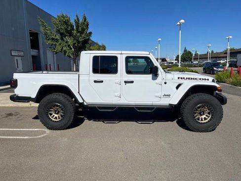 Used 2023 Jeep Gladiator Rubicon w/ Cold Weather Group AWD/4WD image 4