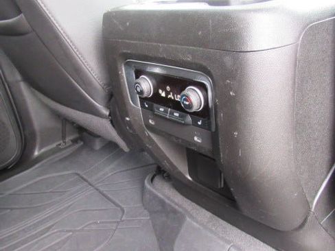 Used 2022 Chevrolet Tahoe Premier RWD image 12