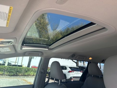 Used 2020 Toyota Sienna XLE w/ XLE Navigation Package image 21