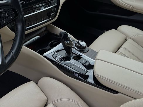 Used 2018 BMW 530e xDrive image 26