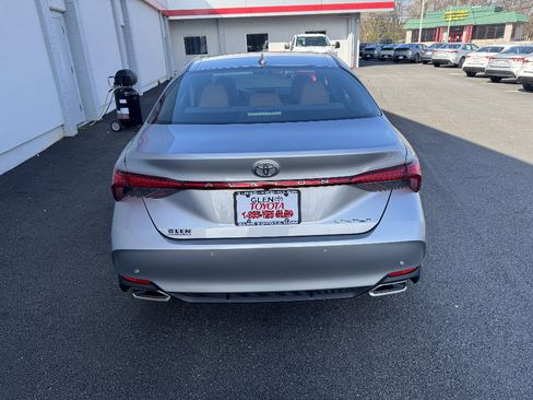 Used 2019 Toyota Avalon Limited FWD image 6