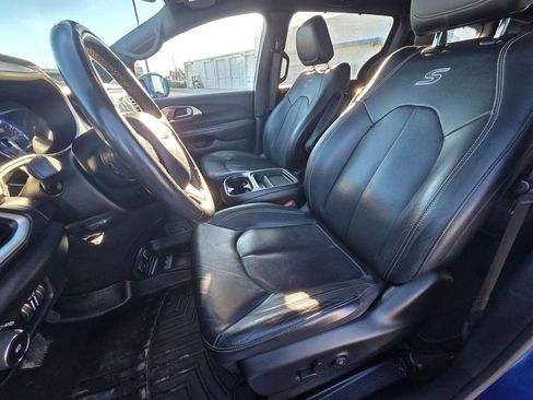 Used 2020 Chrysler Pacifica Touring-L w/ Advanced Safetytec Group image 14