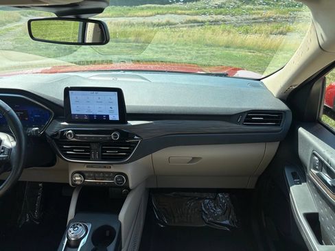 Used 2020 Ford Escape Titanium AWD/4WD image 38