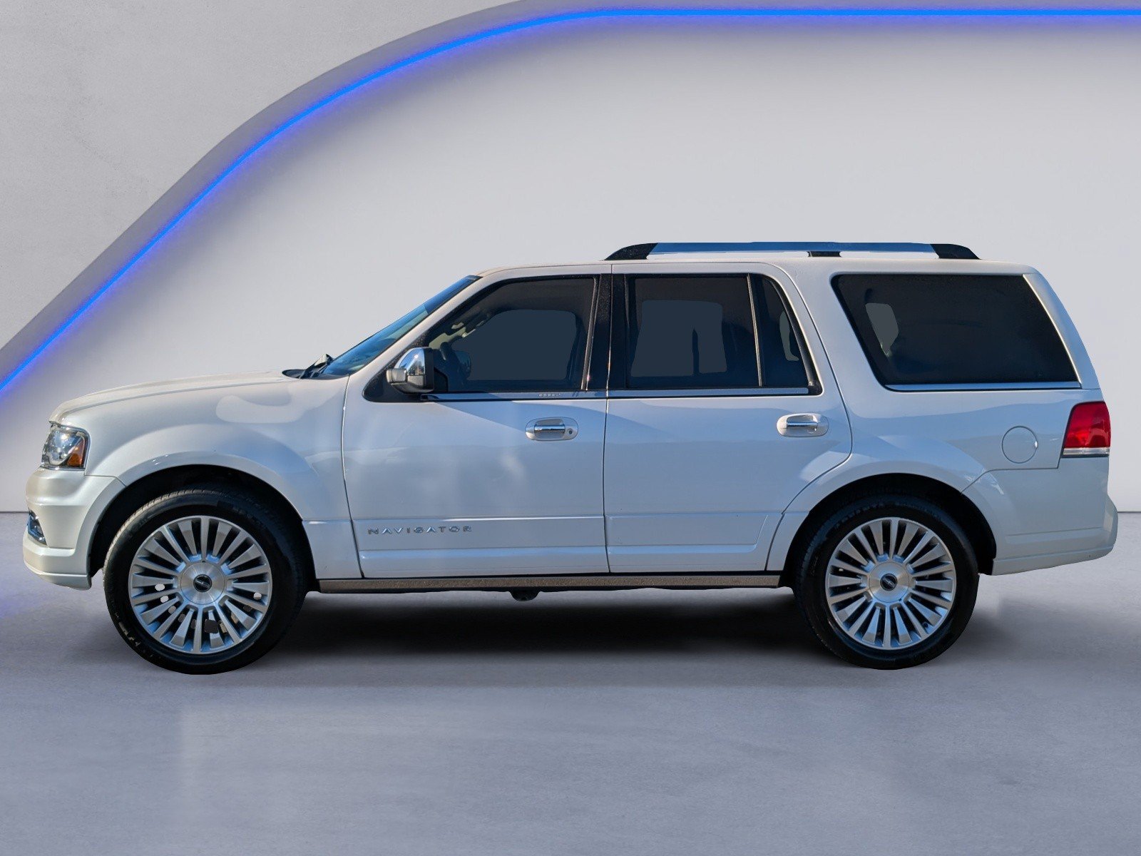 Used 2017 Lincoln Navigator Reserve AWD/4WD image 5