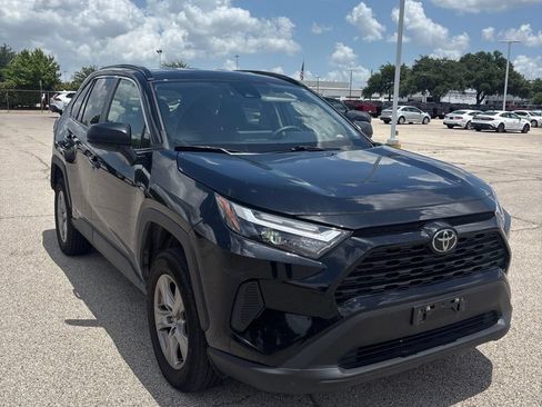 Used 2025 Toyota RAV4 LE AWD/4WD image 3