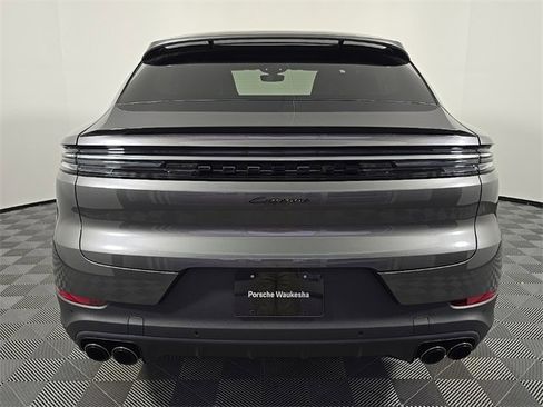 Certified 2025 Porsche Cayenne Coupe image 6