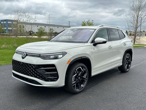 New 2026 Volkswagen Tiguan SEL R-Line AWD/4WD image 3