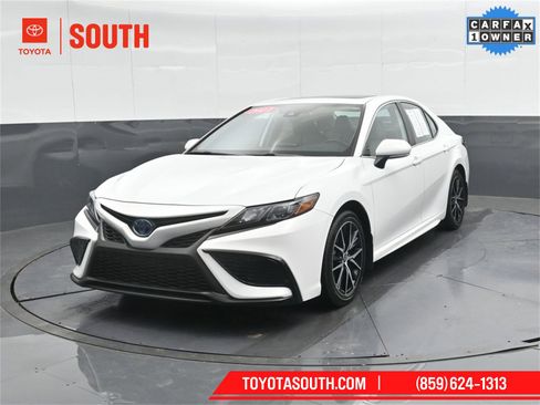 Used 2023 Toyota Camry SE w/ Cold Weather Package image 6