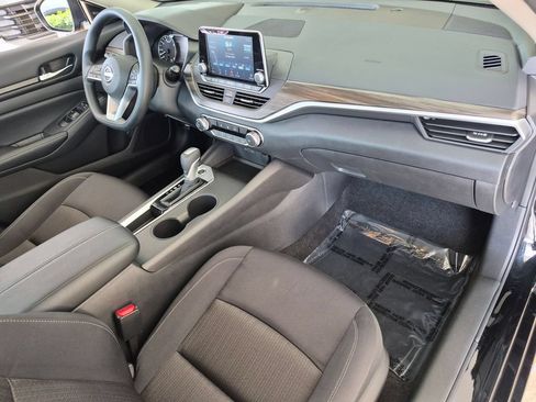 Used 2025 Nissan Altima 2.5 SV FWD image 30