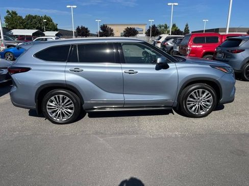 Used 2024 Toyota Highlander Platinum AWD/4WD image 4