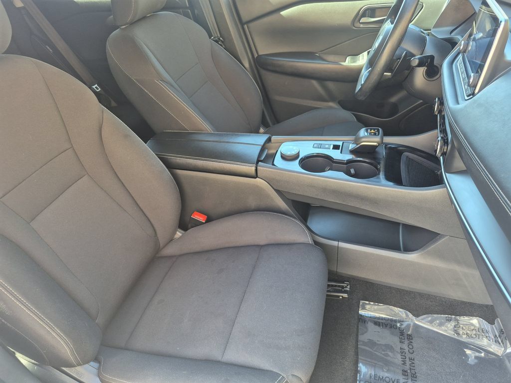 Used 2024 Nissan Rogue S AWD/4WD image 16
