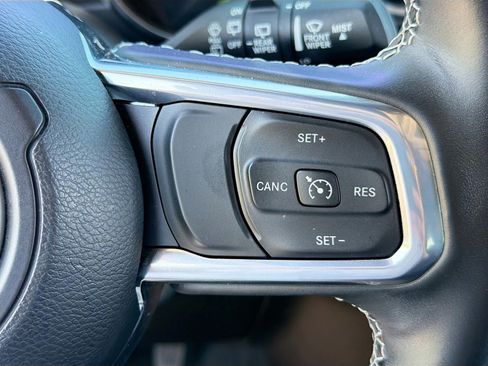 Used 2022 Jeep Wrangler Unlimited Sahara w/ Cold Weather Group AWD/4WD image 17