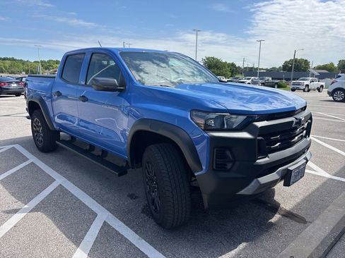 Used 2025 Chevrolet Colorado Trail Boss AWD/4WD image 2
