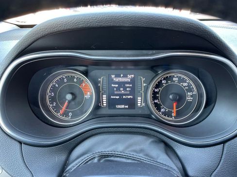 Used 2019 Jeep Cherokee Latitude Plus w/ Cold Weather Group AWD/4WD image 24