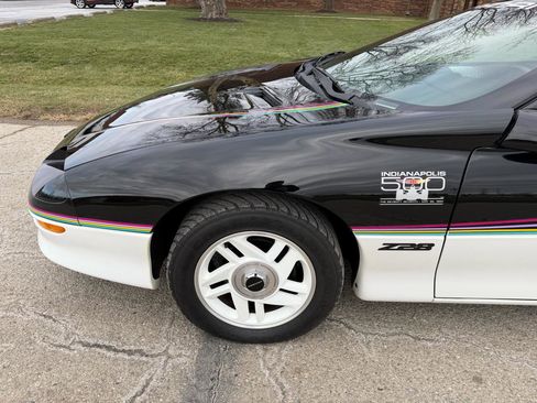 Used 1993 Chevrolet Camaro Z28 RWD image 15