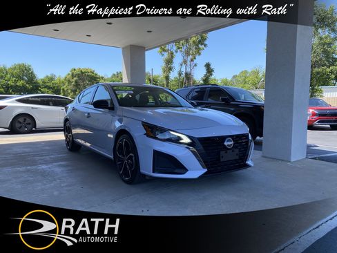 Used 2024 Nissan Altima 2.5 SR FWD image 4