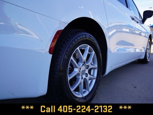 Used 2025 Chrysler Pacifica Select FWD image 7