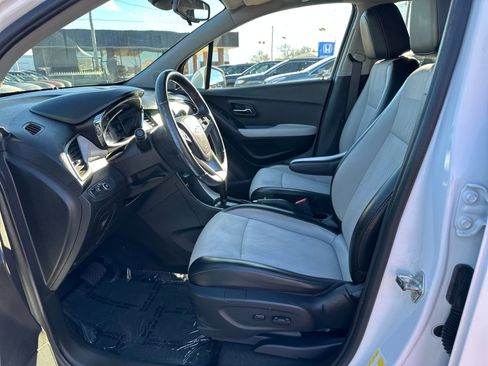 Used 2017 Chevrolet Trax LT w/ LT Convenience Package image 13
