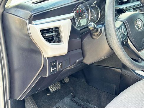 Used 2015 Toyota Corolla LE FWD image 10