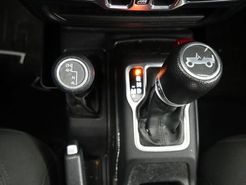 Used 2018 Jeep Wrangler Unlimited Sport S image 24