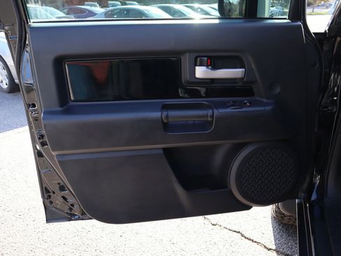 Used 2007 Toyota FJ Cruiser 4WD image 7