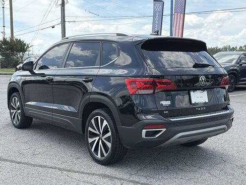 Used 2024 Volkswagen Taos SE w/ MDO Package FWD image 4