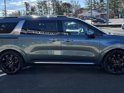 Used 2024 Kia Carnival SX Prestige image 9