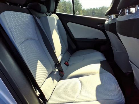 Used 2017 Toyota Prius Four image 11