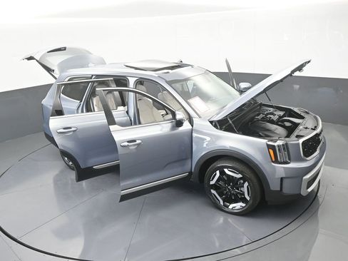 Used 2024 Kia Telluride EX w/ EX Captain's Chair Package image 77