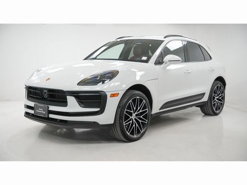 Used 2025 Porsche Macan image 1