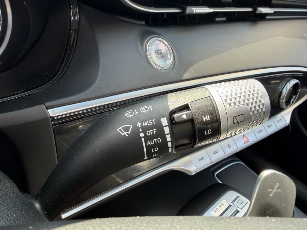 Used 2022 Genesis GV70 2.5T w/ Select Package AWD/4WD image 30