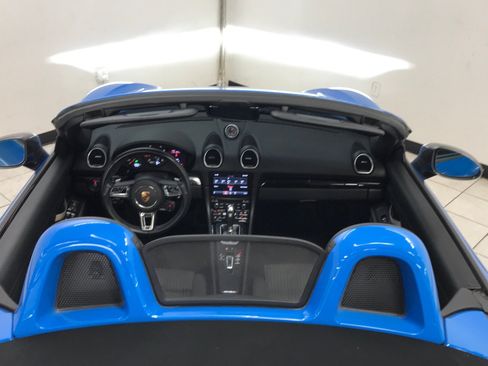 Used 2022 Porsche 718 Boxster RWD image 17