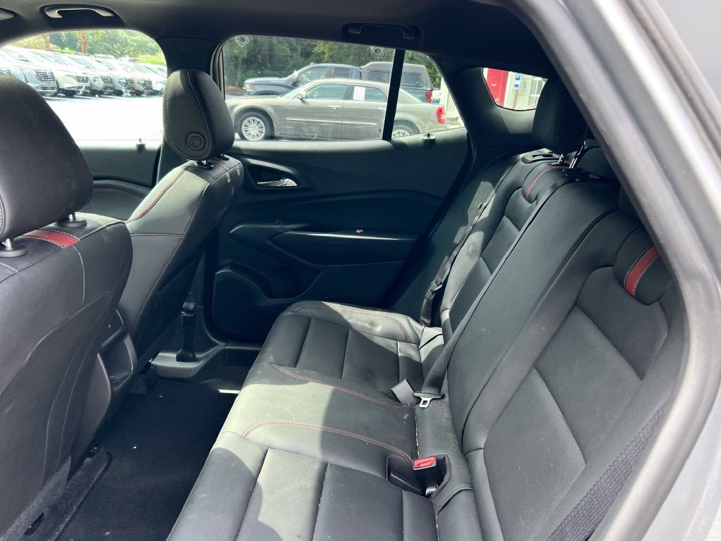 Used 2024 Chevrolet Trax RS w/ Sunroof Package FWD image 12