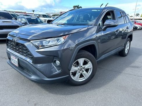 Used 2021 Toyota RAV4 XLE w/ Convenience Package FWD image 3