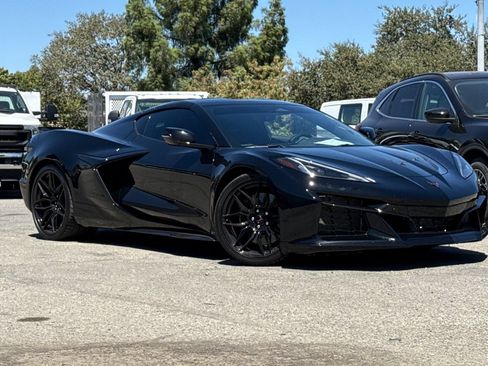 Used 2024 Chevrolet Corvette Z06 RWD image 2