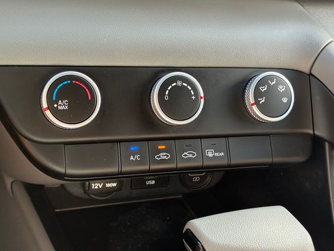 Used 2023 Hyundai Elantra SE FWD image 33