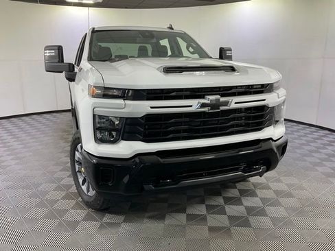 Used 2024 Chevrolet Silverado 2500 Custom w/ Custom Value Package AWD/4WD image 10