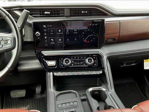 Used 2025 GMC Sierra 2500 Denali Ultimate image 8