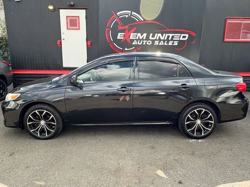 Used 2011 Toyota Corolla LE FWD image 3