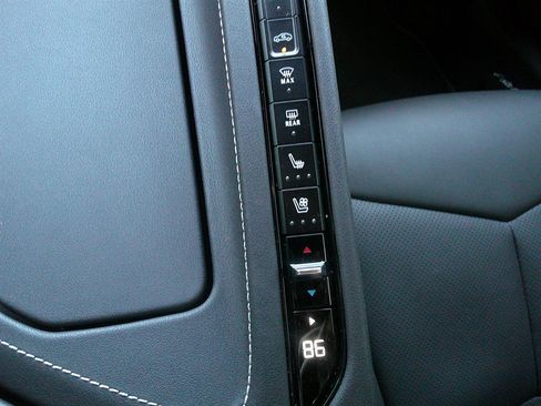 Used 2023 Chevrolet Corvette Stingray Preferred Cpe w/ Battery Protection Package image 36