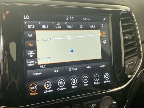 Used 2022 Jeep Grand Cherokee Limited image 15