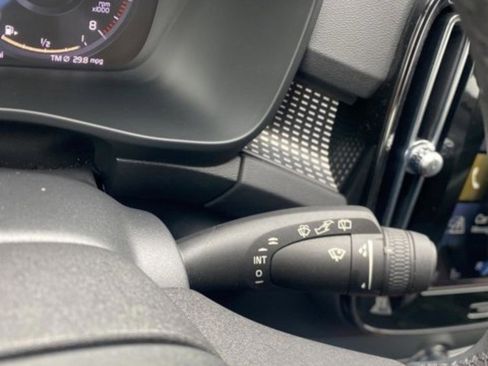 Used 2022 Volvo XC40 T4 R-Design w/ Climate Package image 21
