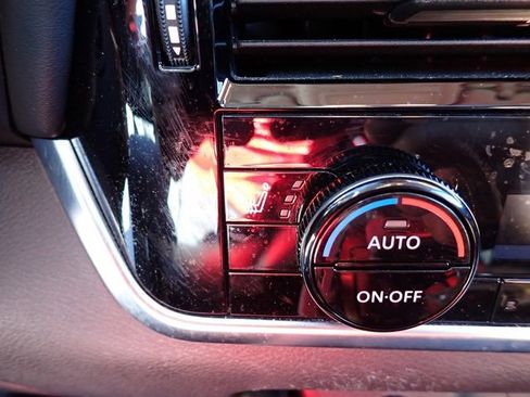 Used 2022 Nissan Rogue SV w/ SV Premium Package image 23