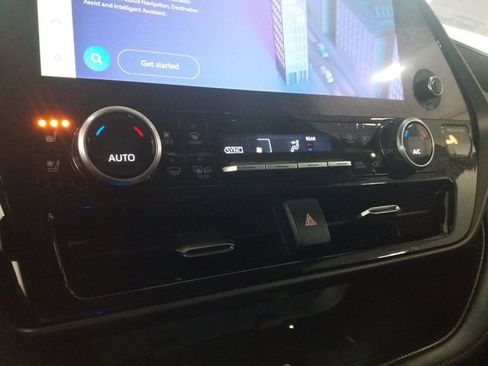 Used 2023 Toyota Highlander Limited image 7